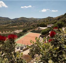 3 bedroom villa with pool and tennis court in Sicily, sleeps 6-8
